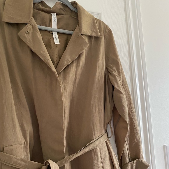 Always effortless Lululemon trench coat - Picture 6 of 8